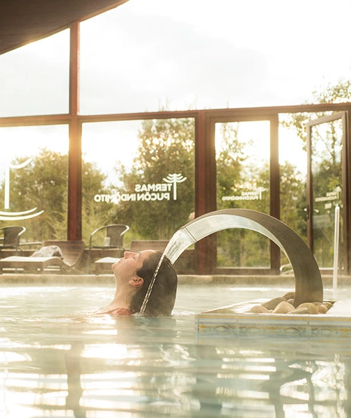 Paseo al moderno complejo termal Pucón Indómito.