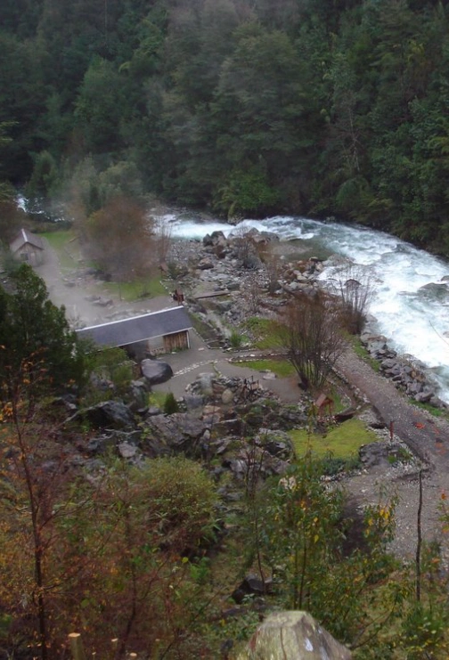 Paseo a las relajantes y naturales termas los Pozones de Huife.