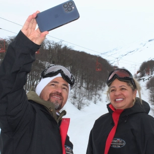Divertido tour a la base del volcán Villarrica y paseo en silla panorámica en el centro de ski.