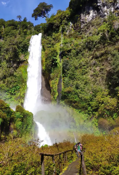 Paseo por los grandes saltos en el sector de Palguin, Pucón.