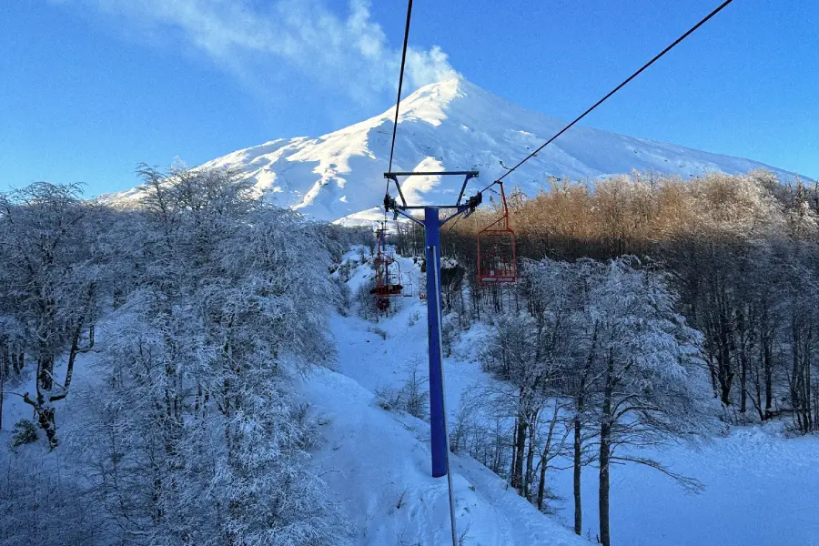 “Vista panorámica en Tour Base del Volcán Villarrica y Silla Panorámica.”