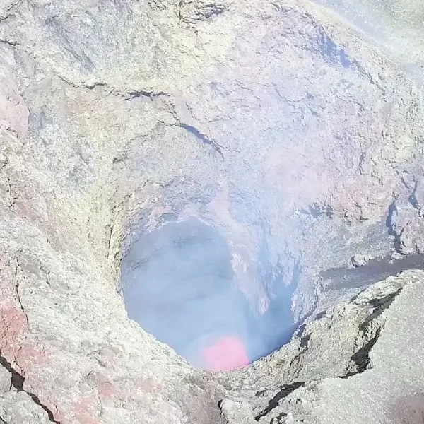 Cráter del Villarrica con lago de lava