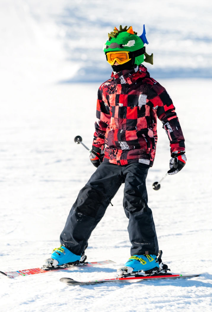 Clases de ski o snowboard con los mejores profesores certificados.