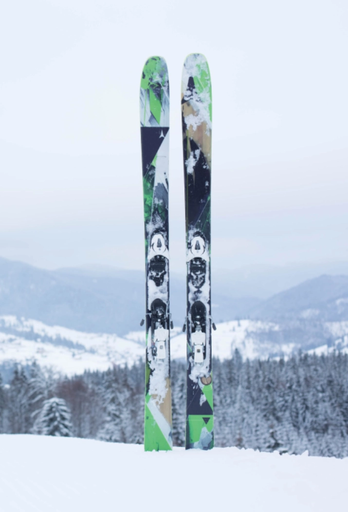 Las mejores equipo de ski y snowboard para el alquiler.