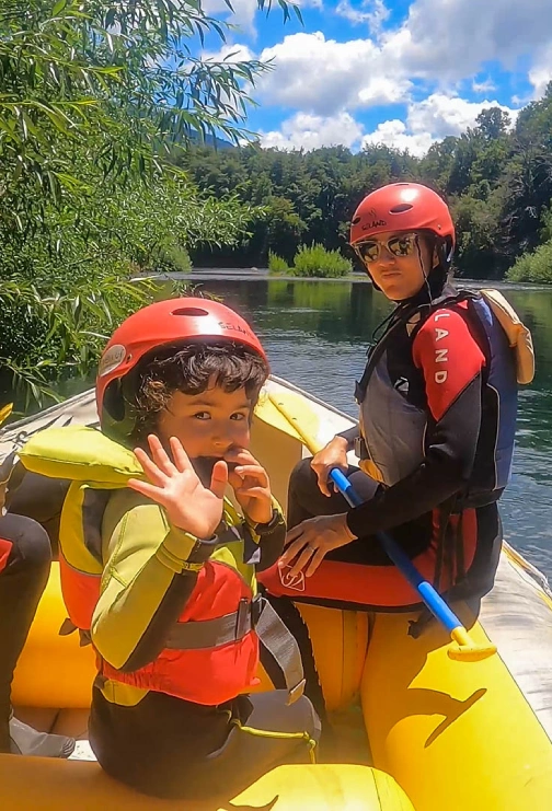Paisajes impresionantes y aguas transparentes en la flotada familiar rio liucura
