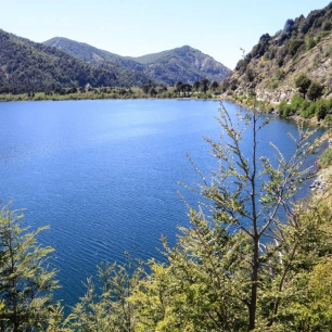 "Únete a nuestro trekking guiado a las impresionantes lagunas andinas del Parque Nacional Villarrica. Disfruta de la naturaleza con seguridad y comodidad. ¡Paisajes volcánicos y aventura te esperan en Pucón!"