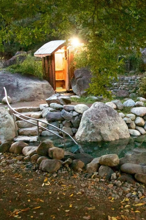 ¡Escapa del estrés! Disfruta de un tour a las Termas de Pucón y relájate en sus aguas termales volcánicas!.