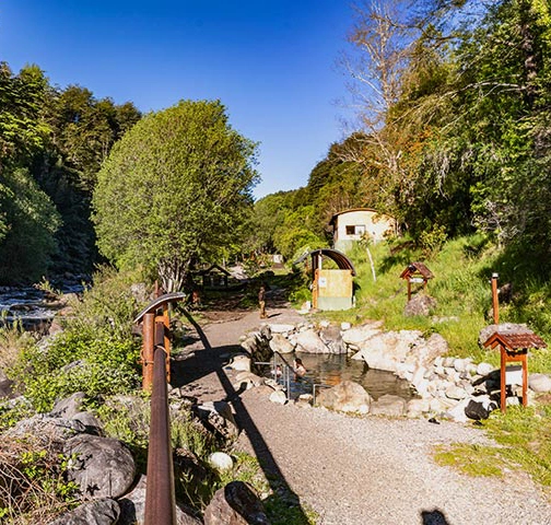 Bañandome en las piscinas naturales de las termas los pozones de huife