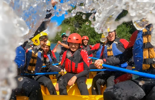 No solo vendemos viajes, creamos historias. Con nuestra agencia de turismo, cada itinerario es una aventura personalizada, llena de momentos inolvidables. Únete a miles de viajeros felices y vive tu propia historia.