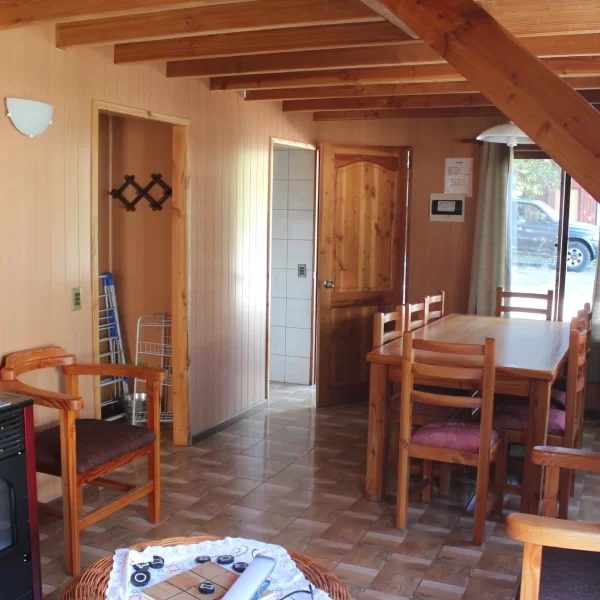 “Alojamiento en cabañas en la Gira de Estudio Pucón.”