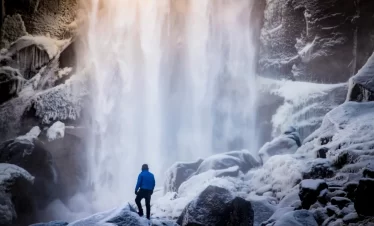 “Cascada en paisaje nevado durante el Tour a los Saltos.”