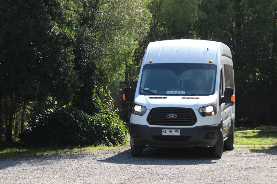 “Viaje cómodo y seguro en el Transporte al Centro de Ski Pillán.”