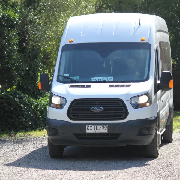 “Transporte al Centro de Ski Pillán con servicio seguro y confiable.”