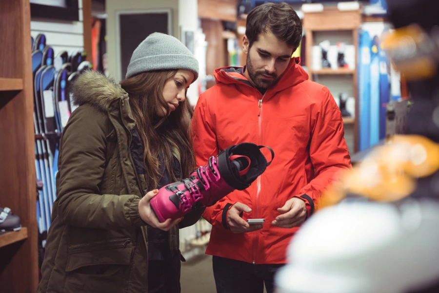 “Chequeo de botas de ski en el Taller de Ski y Snowboard.”