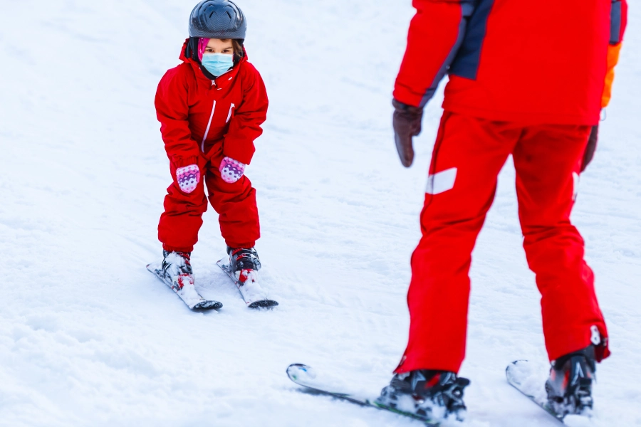 “Clases privadas de ski o snowboard con instructor certificado.”