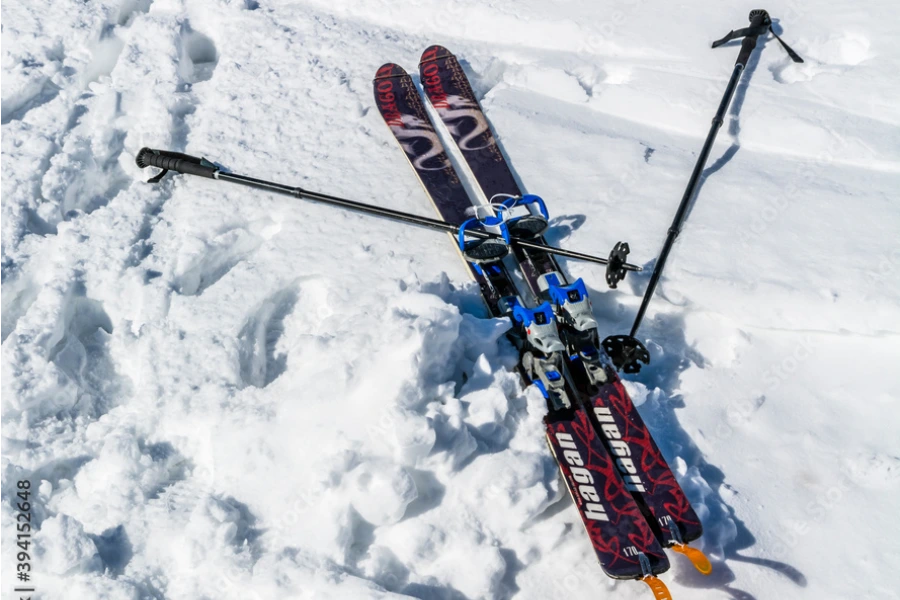 “Esquís Hagan durante Ski Randonnée en el Volcán Villarrica.”